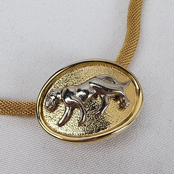Vintage Gold Tone Mesh Chain Jaguar Pendant Necklace - Picture 3 of 7